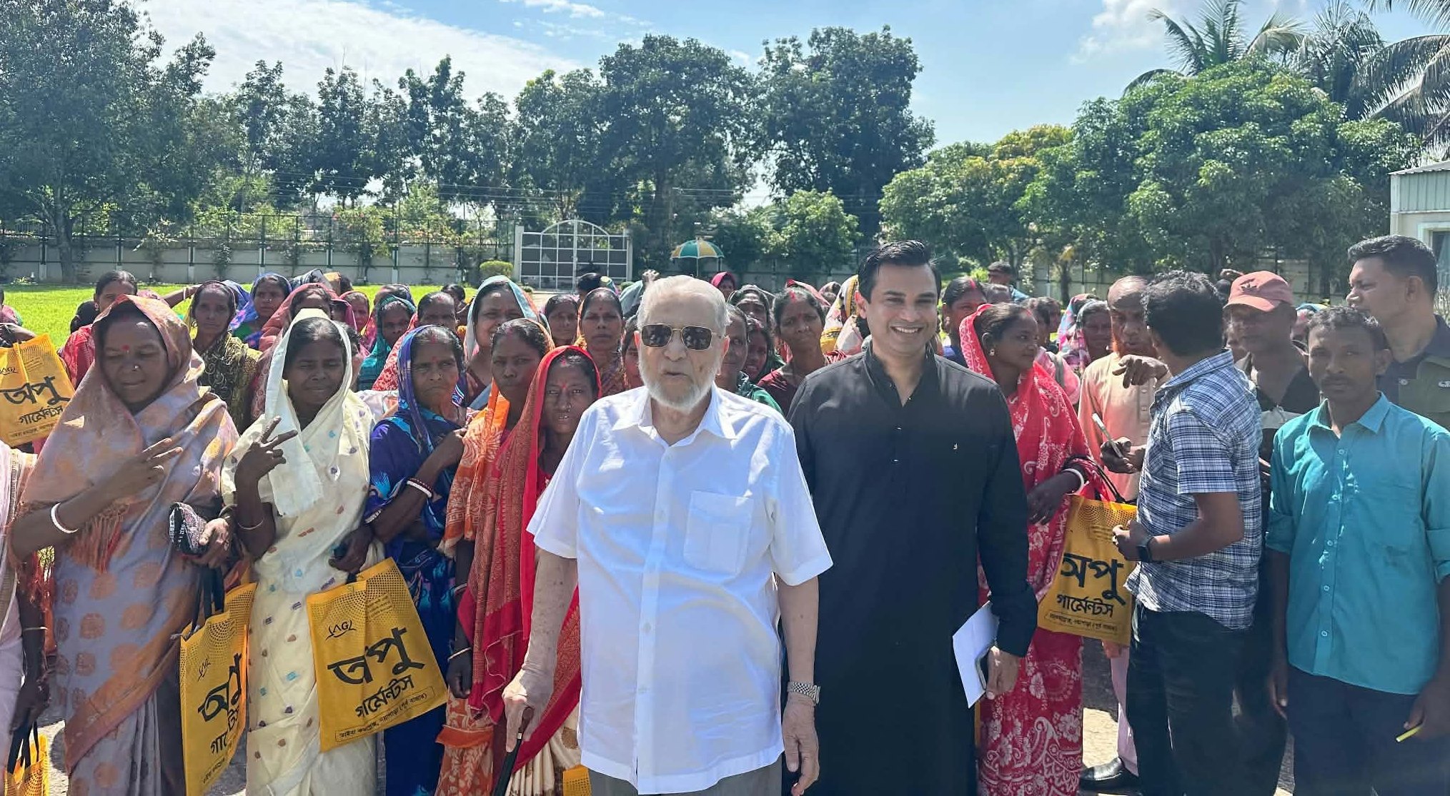 চা-বাগানগুলোতে পূজার আনন্দ, শ্রমিকদের পাশে এমপি ফয়সল