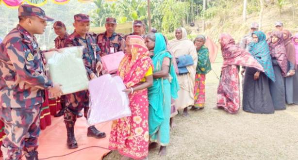 বড়লেখায় হতদরিদ্র পরিবারের মাঝে শীতবস্ত্র দিলো বিজিবি