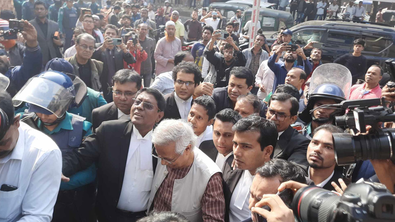 রায় শুনতে শ্রম আদালতে ড. ইউনূস