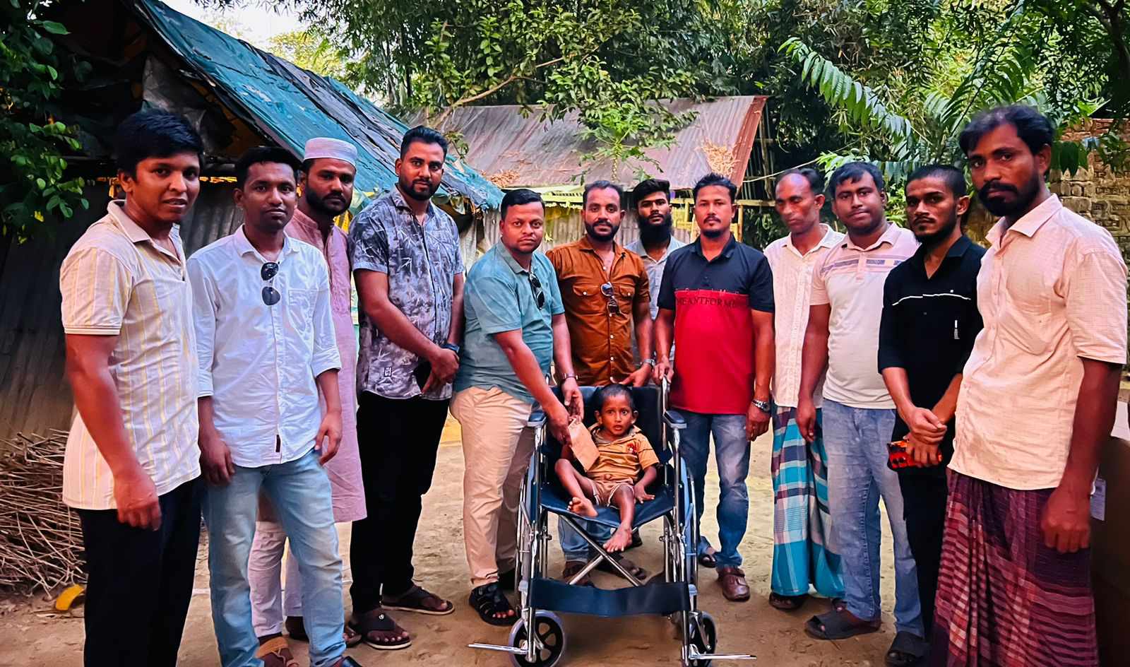 মাধবপুরে প্রতিবন্ধী শিশুকে হুইল চেয়ার দিল খেদমতে ইনসান  