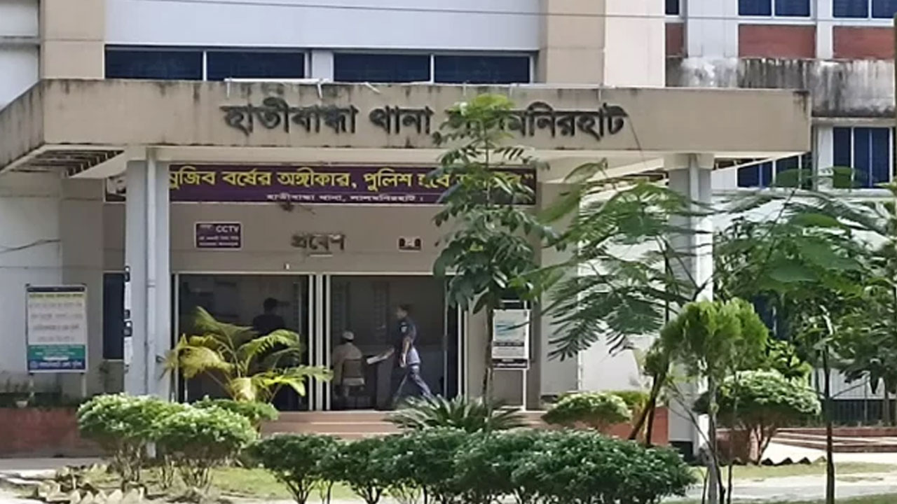ট্রেনের সামনে ঝাঁপ দিলেন অন্তঃসত্ত্বা নারীর আত্নহত্যা