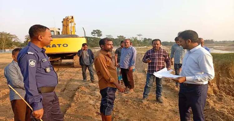 কুলাউড়ায় অবৈধ*ভাবে মাটি কাটার দায়ে ১৪ টি যানবাহন জ ব্দ, জরি*মানা