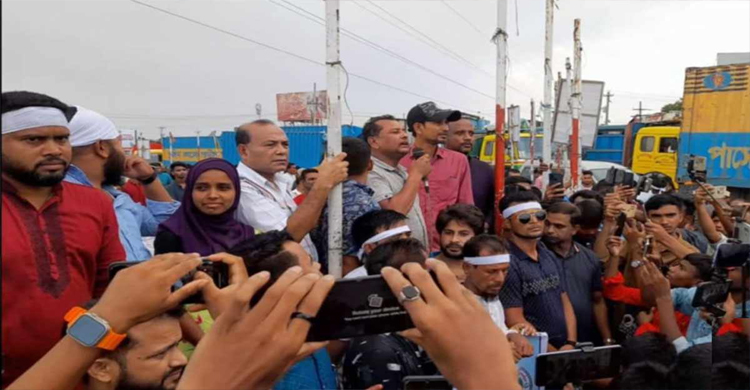 ব্যারিষ্টার সুমনকে হ ত্যা র হু ম কির প্রতিবাদে শায়েস্তাগঞ্জে মানববন্ধন