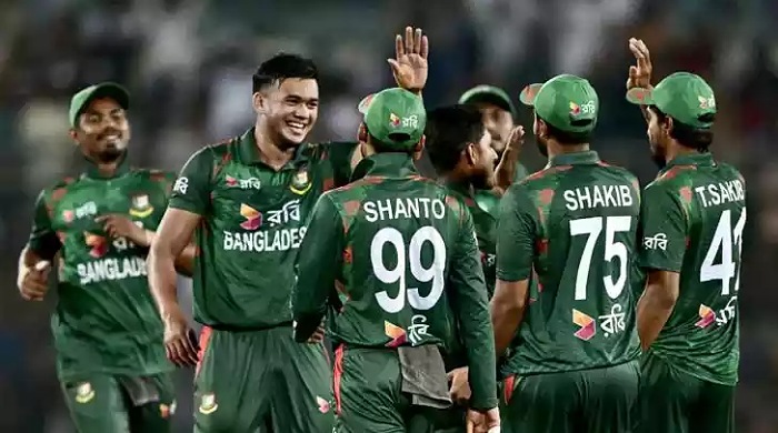 জিম্বাবুয়ের বিপক্ষে ব্যাটিংয়ে বাংলাদেশ, একাদশে তিন বদল