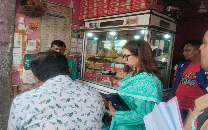 ছাতিয়ান বাজারে  ৪ ব্যবসায়ীকে ১৪ হাজার টাকা জ/রিমানা