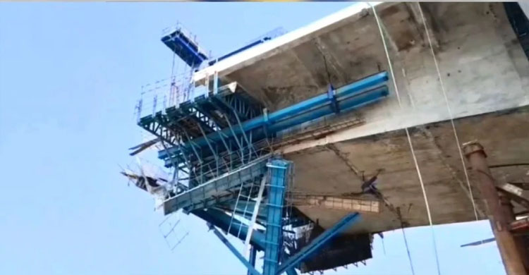 পায়রা বন্দরের নির্মাণাধীন সেতুর সাটার ধসে শ্রমিক নি হ ত, আ হ ত ১০