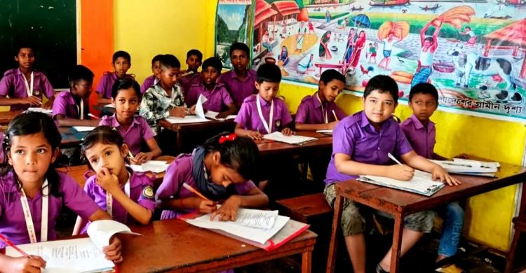 তিন কক্ষের জরাজীর্ণ ভবনে ২শ শিক্ষার্থী, চরম সংকটে মোকামপুঞ্জি  সরকারি প্রাথমিক বিদ্যালয়
