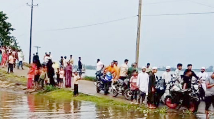 বর্ষায় হাওরাঞ্চল পর্যটক কেন্দ্র : লাখাই ছয় কিলোমিটার রাস্তা নির্মাণের দাবি  