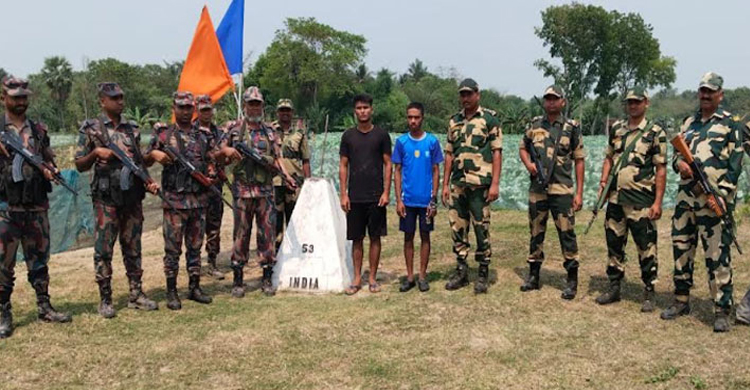 আ ট ক ২ বাংলাদেশিকে ফেরত দিল বি এস এফ