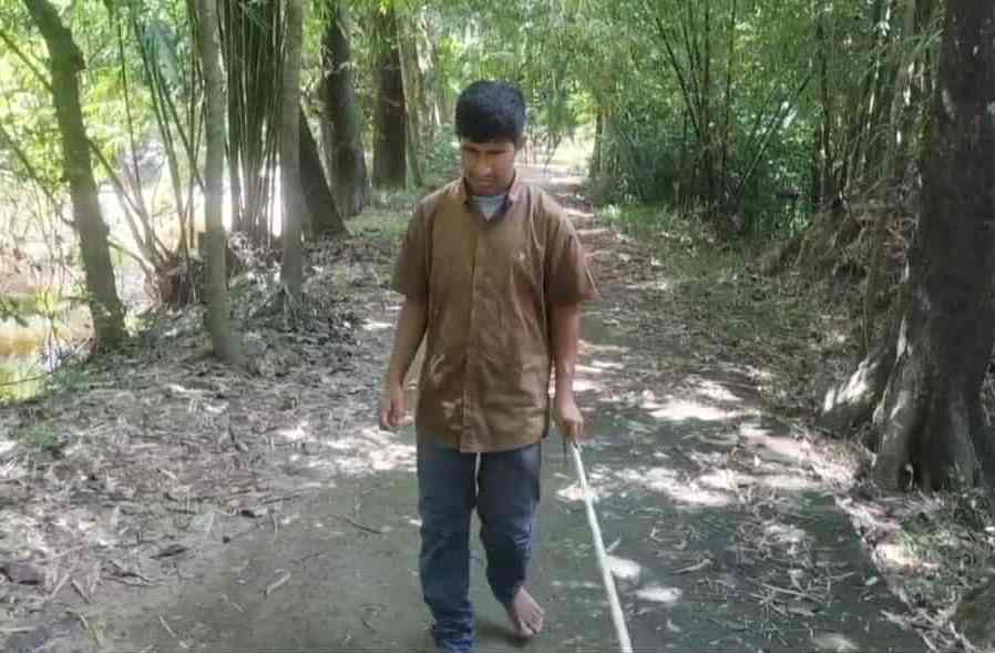 অর্থাভাবে থমকে আছে দৃষ্টিহীন সমীরণের মাস্টার্সের স্বপ্ন