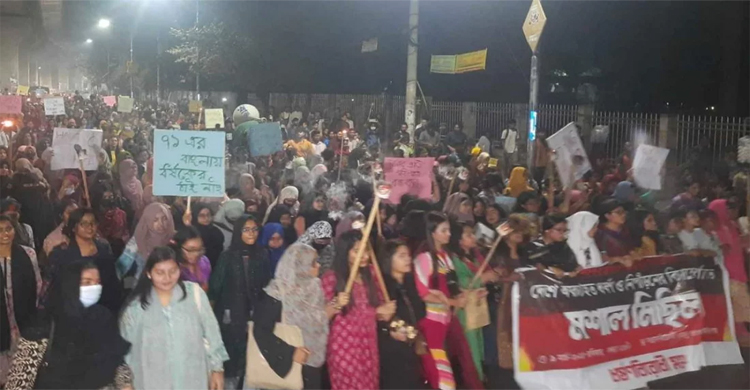 ধ র্ষ ক দে র শা*স্তির দা বি তে ঢাবিতে মশাল মি ছি ল