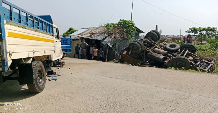 গোয়াইনঘাটে ট্রাক পিকআপ মুখোমুখি সং ঘ র্ষ : অল্পের জন্য প্রাণে রক্ষা পেল যুবক