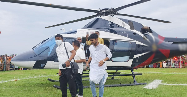 স্ত্রীর কিডনিতে নতুন জীবন, হেলিকপ্টারে গ্রামে ফিরলেন কুদ্দুস