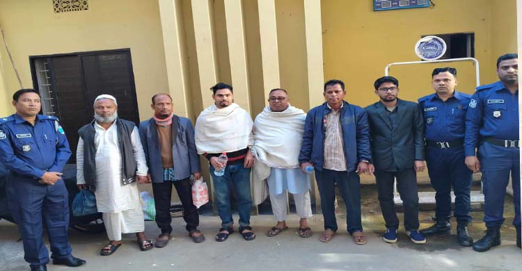 কুলাউড়ায় ইউপি চেয়ারম্যানসহ গ্রে প্তা র ৪