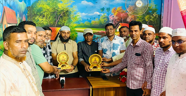 বড়লেখায় দুই প্রবাসীকে সম্মাননা দিয়েছে 'টিম ফর কোভিড ডেথ'