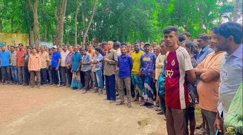 এনটিসির চা বাগানে মজুরি পাচ্ছে না শ্রমিকরা, আন্দোলনের হুশিয়ারি