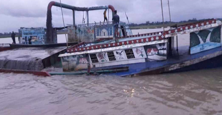 কুশিয়ারায় ড্রেজার দিয়ে চলছে বালু উত্তোলন