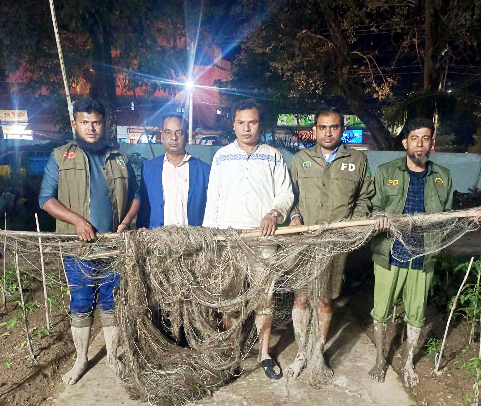 পাখিদের জীবন বাঁচাতে শ্রীমঙ্গলের হাইল হাওরে শিকারের জাল জব্দ