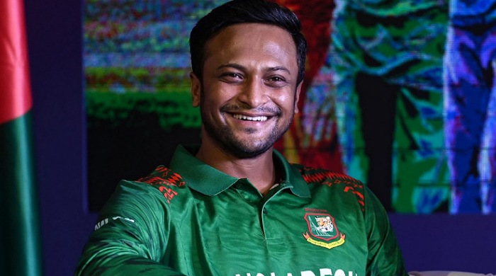 হাসারাঙ্গাকে পেছনে ফেলে ফের সিংহাসন সাকিবের