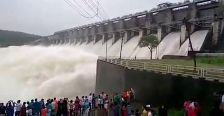 &lsquo;ফারাক্কা বাঁধ মরণফাঁদে পরিণত হয়েছে&rsquo;