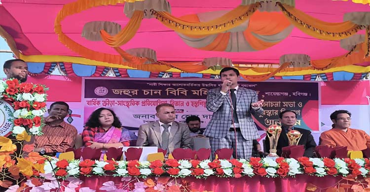 গানে গানে শিক্ষার্থীদের মাতালেন শায়েস্তাগঞ্জের ইউএনও