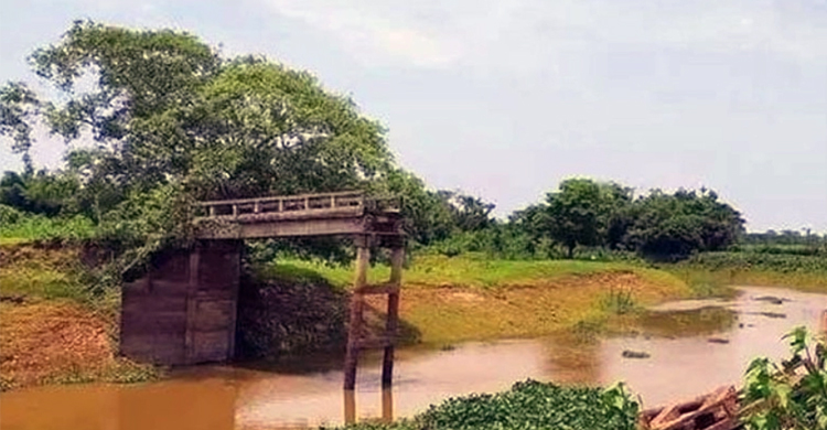 ৯ বছরেও সংস্কার হয়নি সেতু, দুর্ভোগে ১০ গ্রামের মানুষ
