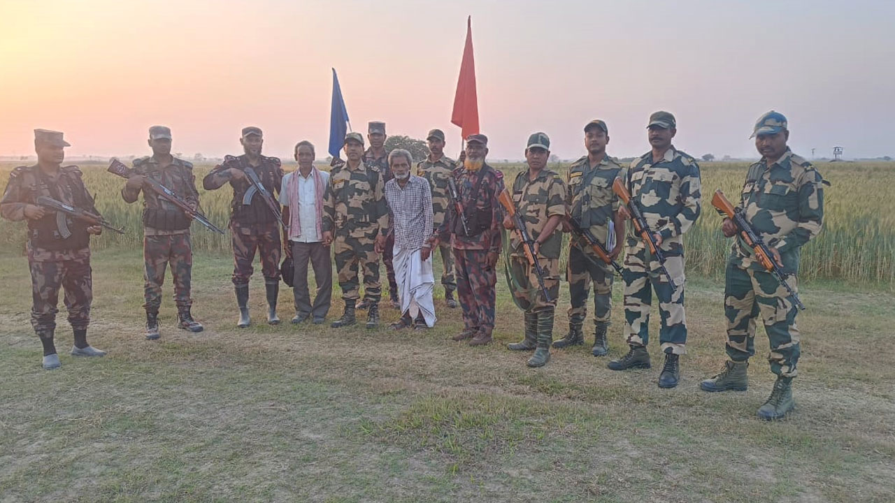 অ বৈ ধ ভাবে বাংলাদেশে ঢুকে পড়া দুই ভা র তী য় কে ফেরত দিল বি জি বি