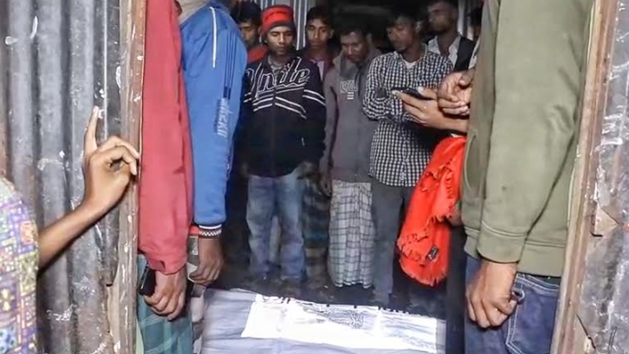 স্ত্রীর পরকীয়ার জেরে ফাঁস নিলেন স্বামী
