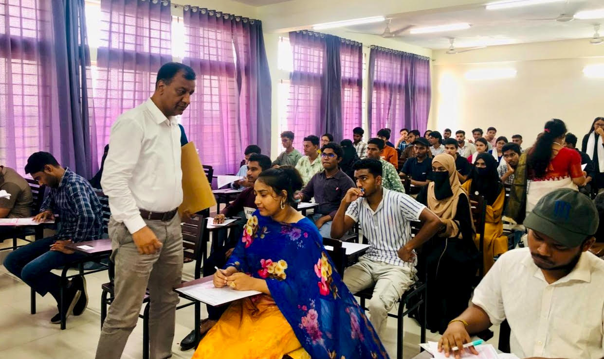 সুবিপ্রবিতে উৎসবমুখর পরিবেশে প্রথম ধাপের গুচ্ছ ভর্তি পরীক্ষা অনুষ্ঠিত