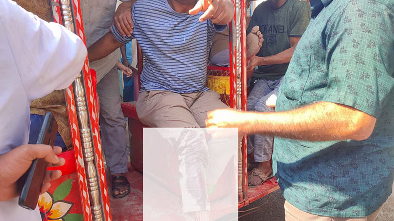 কুমিল্লায় ভোটকেন্দ্রে ২ জন গুলিবিদ্ধ