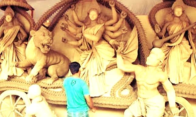 তাহিরপুরে ২৯ টি মন্ডপে প্রতিমা তৈরীর কাজে ব্যস্ত কারিগরেরা