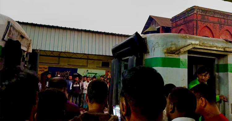কুলাউড়ায় দেড়ঘন্টা পর ছাড়লো পারাবত ট্রেন 