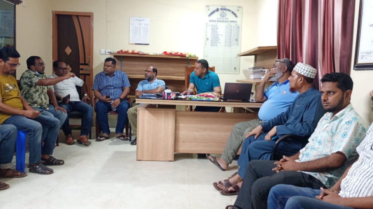 মাধবপুরে সাংবাদিকদের সাথে ওসির মতবিনিময়