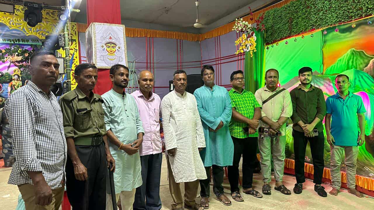 পূজা মণ্ডপ পরিদর্শনে বড়লেখা প্রেসক্লাব