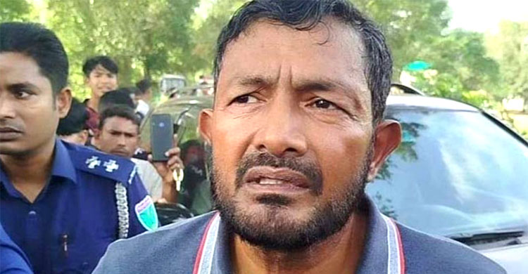 প্রকাশ্যে গুলি ছুড়ায় সাবেক সংসদ সদস্যকে জনতার মারধর, পুলিশে সোপর্দ