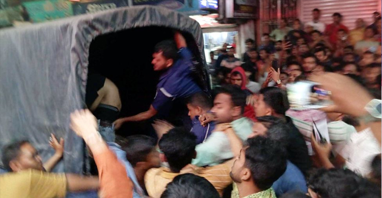 সিলেটে &lsquo;ঘুষ&rsquo; চাওয়ার অভিযোগে কাস্টমস কর্মকর্তাকে মা র ধ র