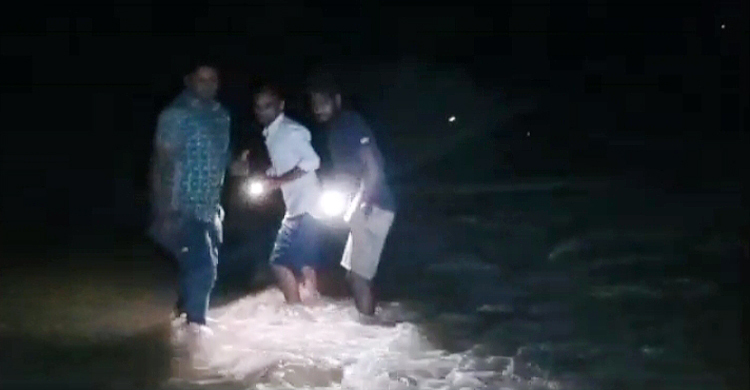 শাল্লায় নদীর স্রোতে ভেসে গেছেন দুই সন্তানসহ মা
