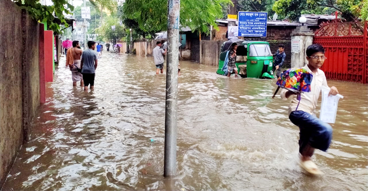 বৃষ্টিতে জলমগ্ন সিলেট, দুর্ভোগে নগরবাসী