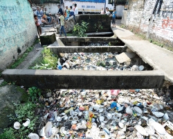  সিলেটে নালা-নর্দমায় জমা পানির কারণে ডেঙ্গুর বাড়ার শঙ্কা