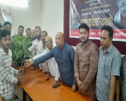 বঙ্গবন্ধুর শাহাদত বার্ষিকী উপলক্ষে কানাইঘাটে ছাত্রলীগের গাছের চারা বিতরণ 