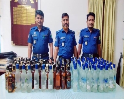 কোম্পানীগঞ্জে ১৬৮ বোতল ভারতীয় মদসহ পিকআপ আটক