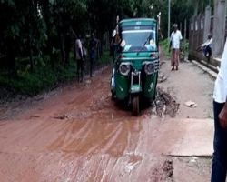 সংস্কার কাজে ধীরগতি, সীমাহীন ভোগান্তিতে মানুষ