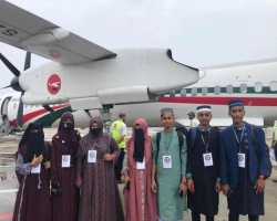 পরীক্ষায় ভালো ফলাফল, ৮ শিক্ষার্থীকে প্লেনে চড়াল মাদ্রাসা