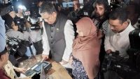 ভোট দিলেন আনোয়ারুজ্জামান