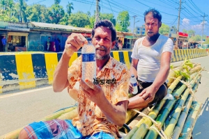 বড়লেখায় তী*ব্র তাপপ্রবাহে পথচারীদের মাঝে সুপেয় পানি বিতরণ  