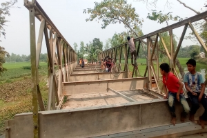 বিকল্প সড়ক না করেই চলছে সেতুর কাজ, ভোগান্তি