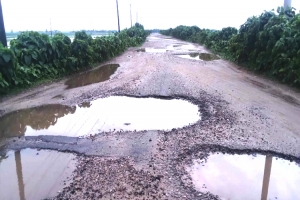 আটকে আছে টেন্ডার : বেহাল দশা শরীফ উদ্দিন সড়কের
