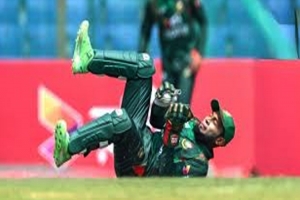 মুশফিকের আঙুলে চোট, দ্বিতীয় ম্যাচে অনিশ্চিত