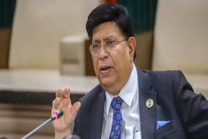 সরকারি কর্মচারী ও ব্যবসায়ীরা ভিসা নিষেধাজ্ঞা নিয়ে আতঙ্ক রয়েছে : সাংবাদিকদের পররাষ্ট্রমন্ত্রী