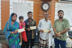 মাধবপুরে ভ য়া ব হ অ গ্নি কা ণ্ড ,তিন পরিবার নিঃস্ব,সহায়তায় :উপজেলা প্রশাসন